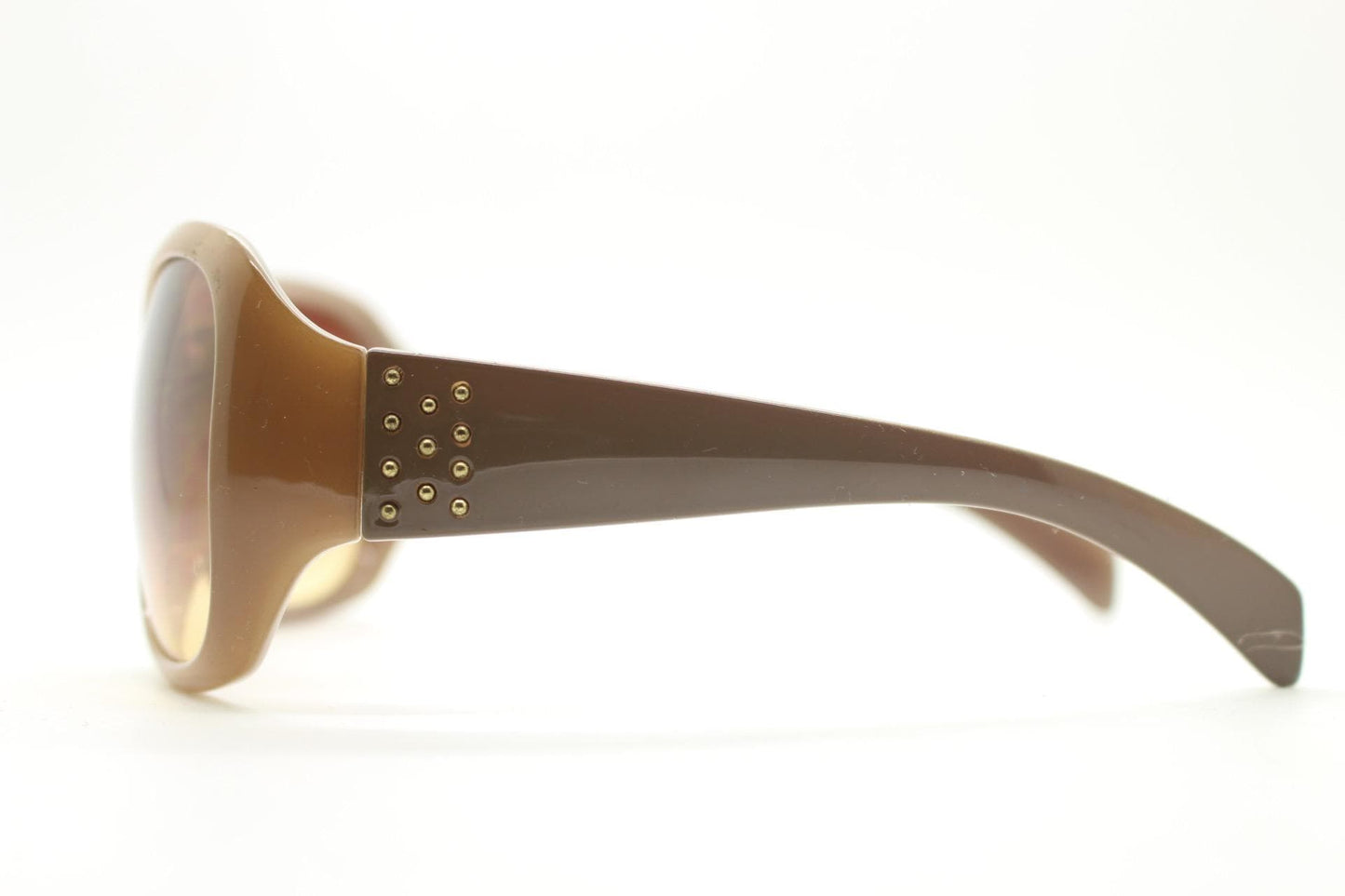 Y2K vintage big beige sunglasses. Oversized 70s design with curving close fit and graduating Havana brown lenses. 2000s bug eye