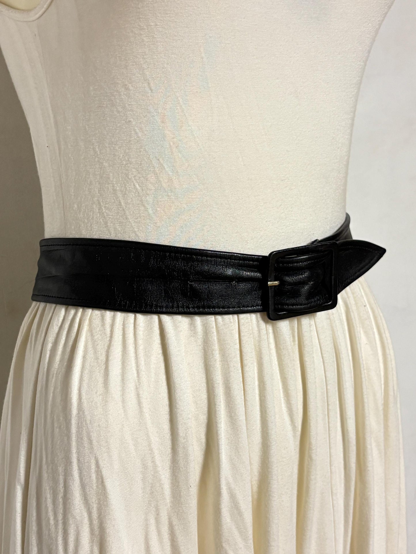 Astor 80s vintage womens leather 2" dress feature belt. Fine quality all black subtle statement belt with covered buckle. Rockabilly revival