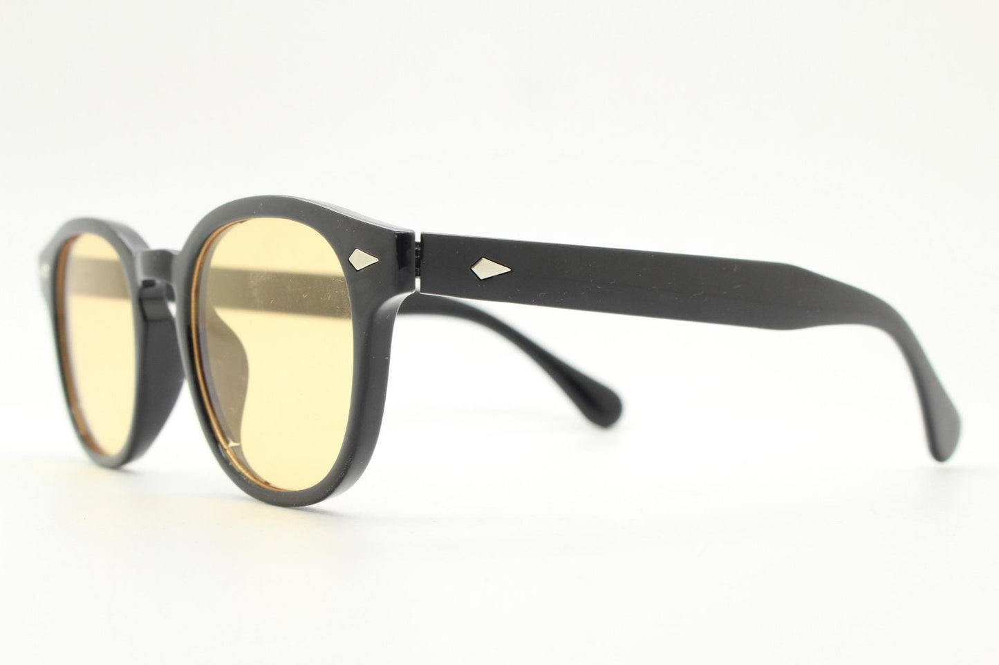 Vintage modified wayfarer design glasses. Black gloss 40s, 50s shape frame with keyhole bridge and extra light tone lenses. BNWT