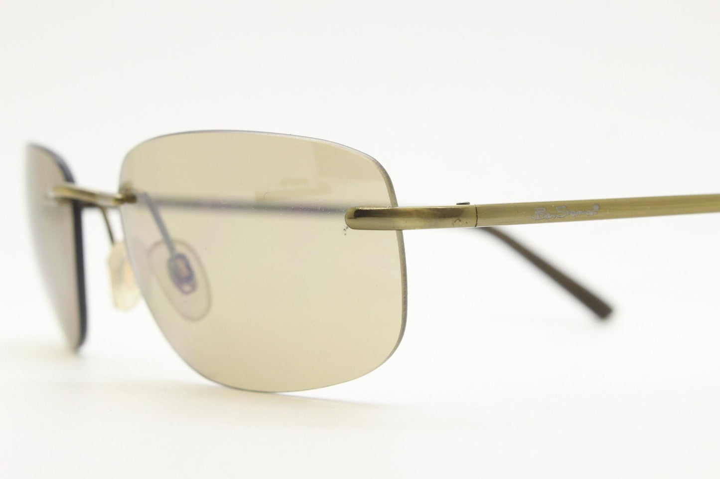 Ben Sherman 90s vintage frameless sunglasses. Minimal brown rectangular lens with brown chrome trim in neat proportions. Mens Mod shades