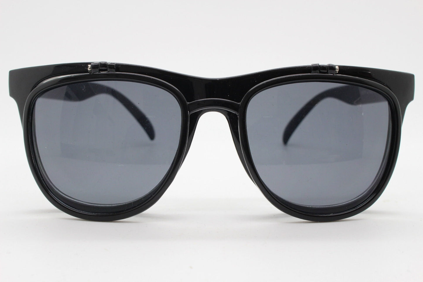 Vintage 90s wayfarer design flipper sunglasses. All time classic 50s, 60s design in plain black with double flipper visor. BNWT unusual