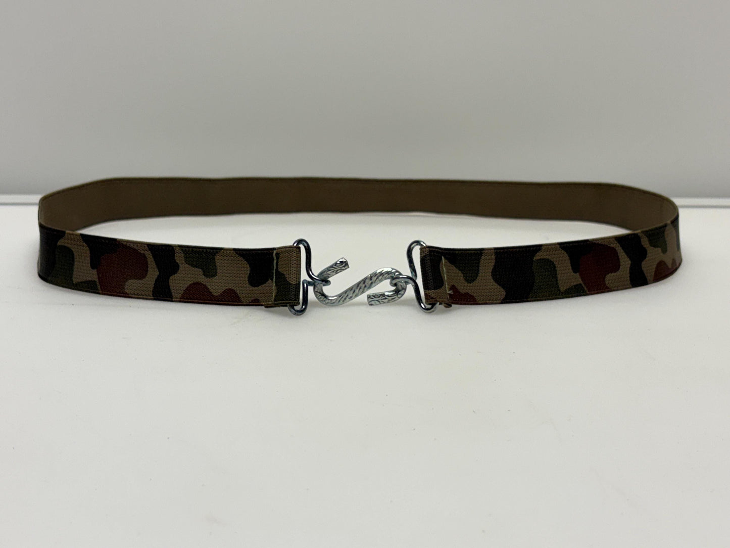 80s vintage army cammo disco stretch belt. Thin elasticated cinch style to wear on a dress with S hook buckle. Camouflage. NOS