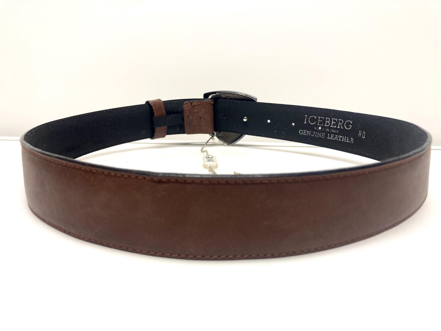 Iceberg 90s vintage belt in matt brown genuine leather with heraldic shield style buckle. For dress or jeans. Made in Italy. BNWT. NOS