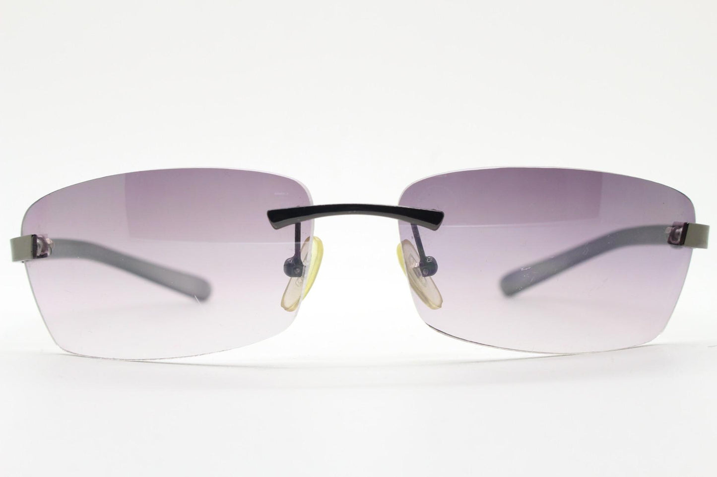90s vintage minimal frameless sunglasses. Minimal mulberry rectangular lenses with gunmetal grey trim and frosted arms. Matrix shades