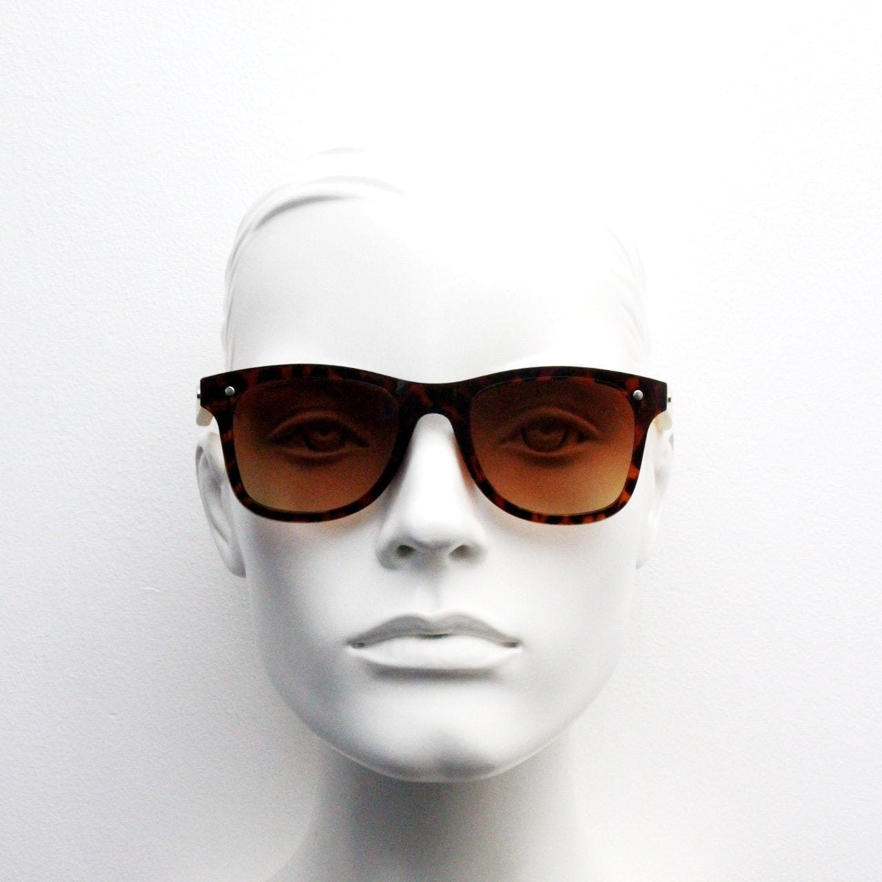 Vintage Y2K modified wayfarer style hand made sunglasses. Tortoise flat front monolens design with real wooden arms. Unused NOS