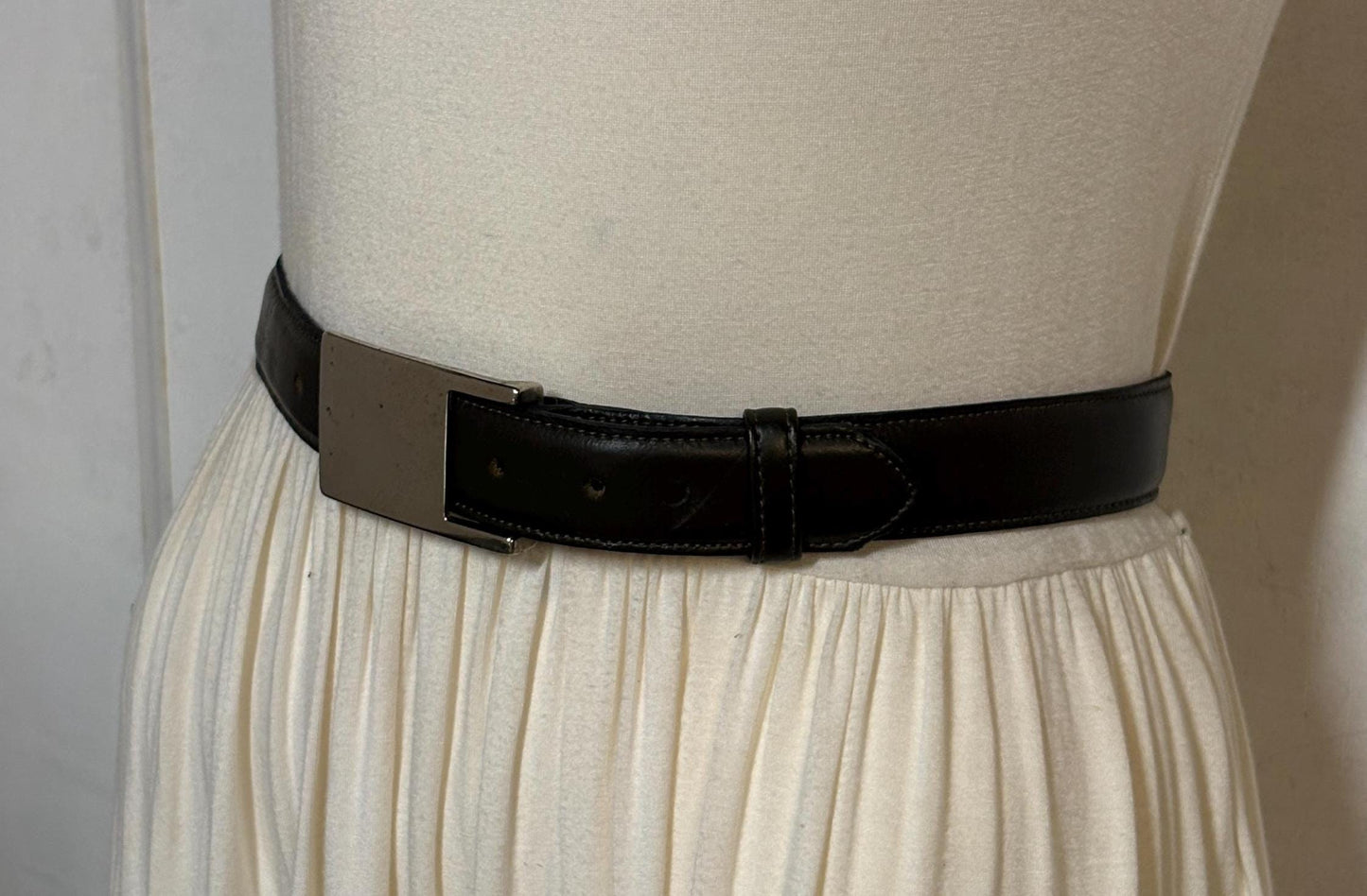 90s vintage smart trouser / jeans belt in dark green genuine leather with solid shiny chrome buckle. Made in France. NOS