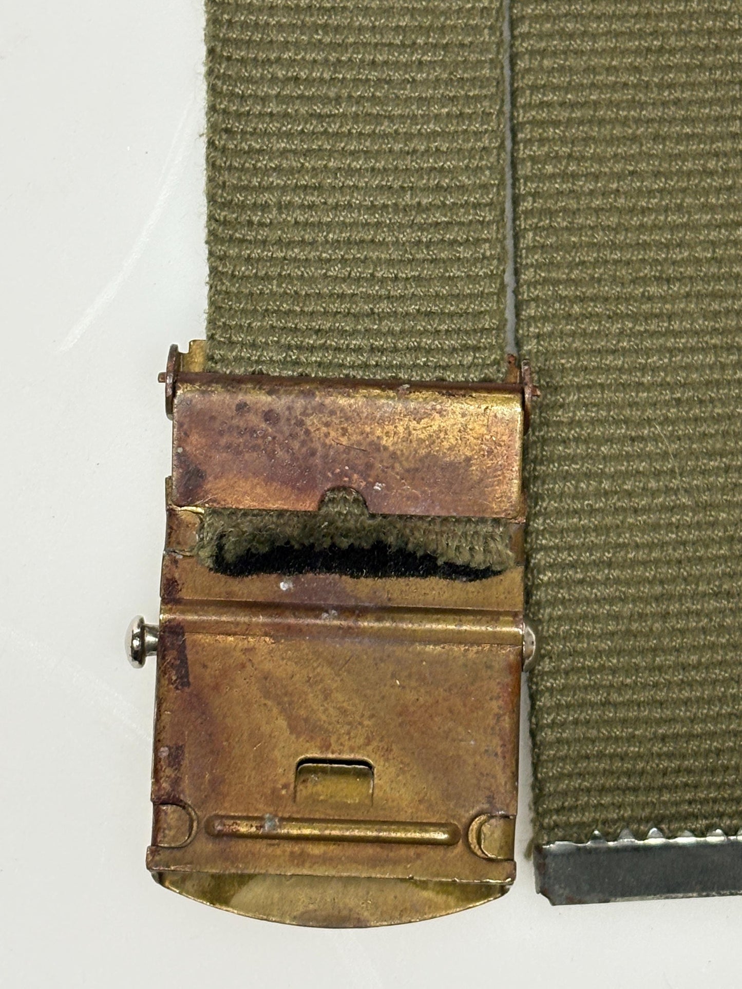 90s vintage canvas army style belt. Khaki green with 2 rows of silver metal holes. Slide lock gold buckle. Webbing. Fully adjustable