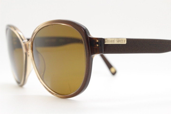 Nine West Y2K round vintage sunglasses. Brown to beige transparent ombre fade acetate frame. Womens 2000s bug eye