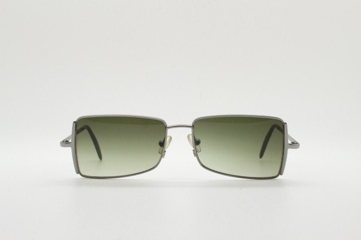 Exte rectangular 90s vintage sunglasses made in Italy. Grey chrome low profile frame with graduating green lenses