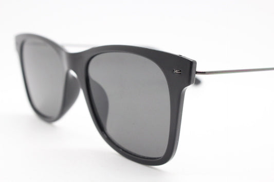 Vintage 90s modified wayfarer design sunglasses. All time classic 40s 50s design in flat black frame with slim metal arms. BNWT