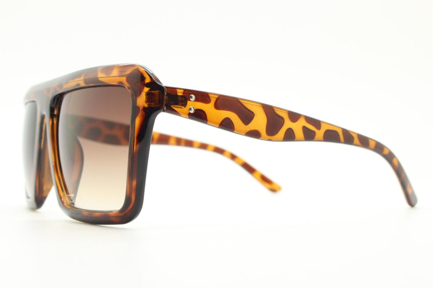 Y2K vintage square flat top sunglasses. 2000's transparent solid tortoise frame with graduating brown lenses. 00's NOS aviators
