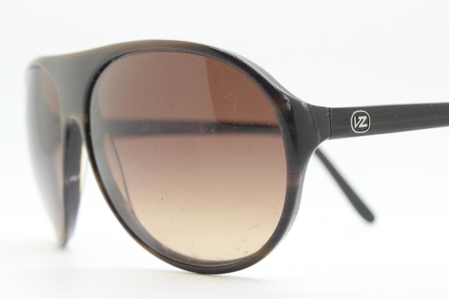 Von Zipper Y2K vintage teardrop aviator sunglasses. Classic 70s design aviators in dark mottled brown acetate with graduating lenses