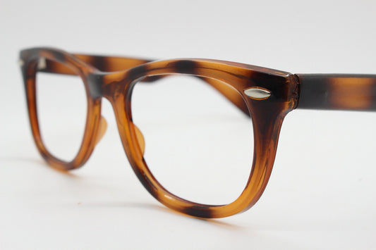80s vintage wayfarer design glasses. All time classic optical frames in bumblebee colours. 40s 60s style prescription eyeglasses. Spectacles