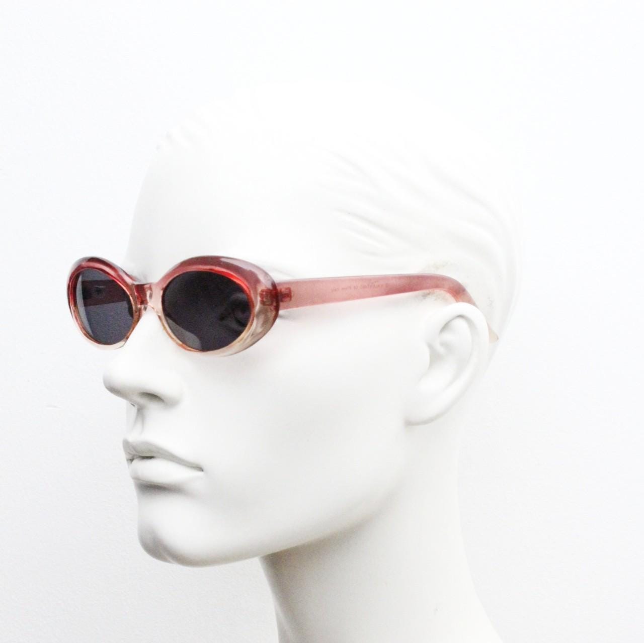 Louis Valentino 90s vintage oval cat eye sunglasses made in Italy. Pink crystal ombre frame with contrasting dark lenses. Y2K. NOS. BNWT