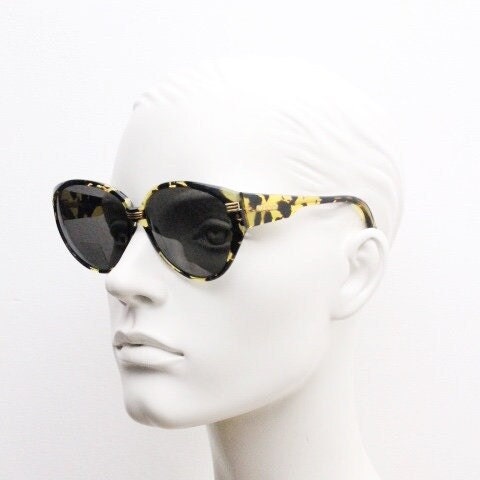 Gucci 90s vintage large oval sunglasses model 2135 made in Italy. Vibrant amber and mottled brown bug eye. NOS
