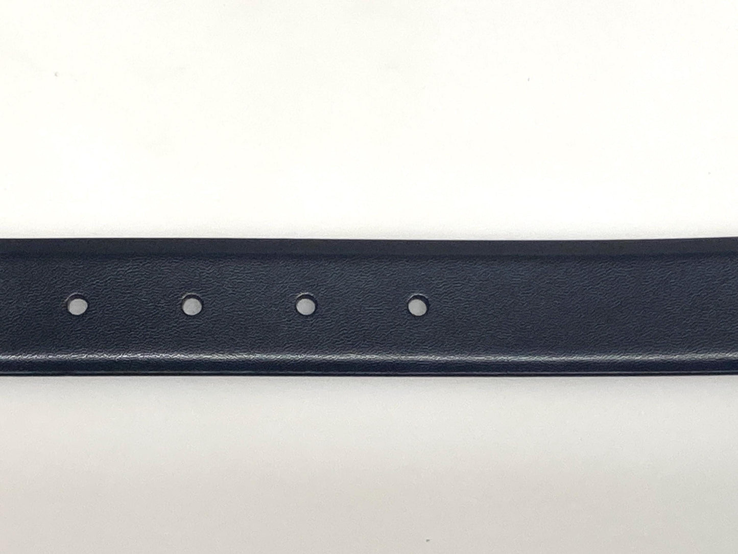 Original Penguin black genuine all leather smart trouser belt. Seamless bonded bevelled edge design. Original Munsingwear. Mens vintage NOS