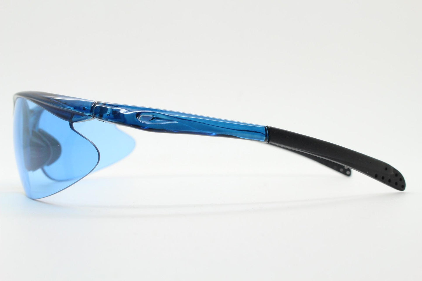 Y2K vintage sport shield sunglasses. Transparent blue frame wraparound aerodynamic visor with matching lenses. 2000's. 90s
