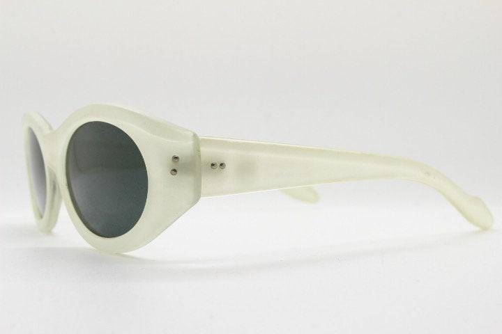 Marconi Vintage 90s oval cat eye sunglasses model 2090. Transparent chunky white acetate frosted cat eye with contrasting dark lenses. NOS
