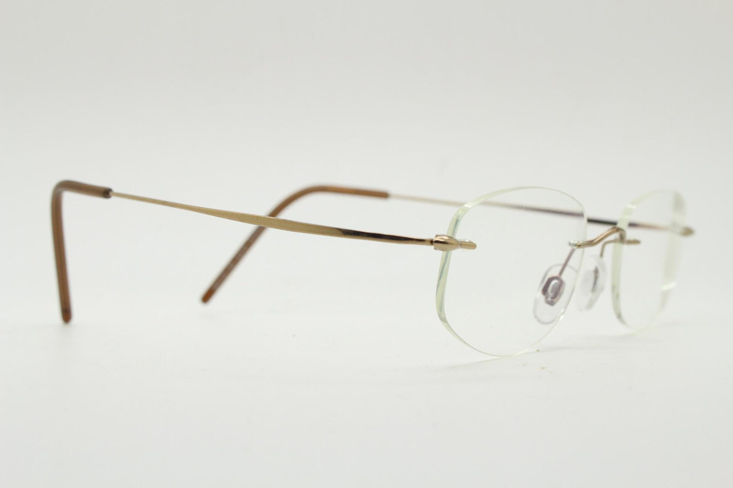 90s vintage angular oval frameless eye glasses. Minimal lightweight titanium optical frame. Flexible prescription RX spectacles