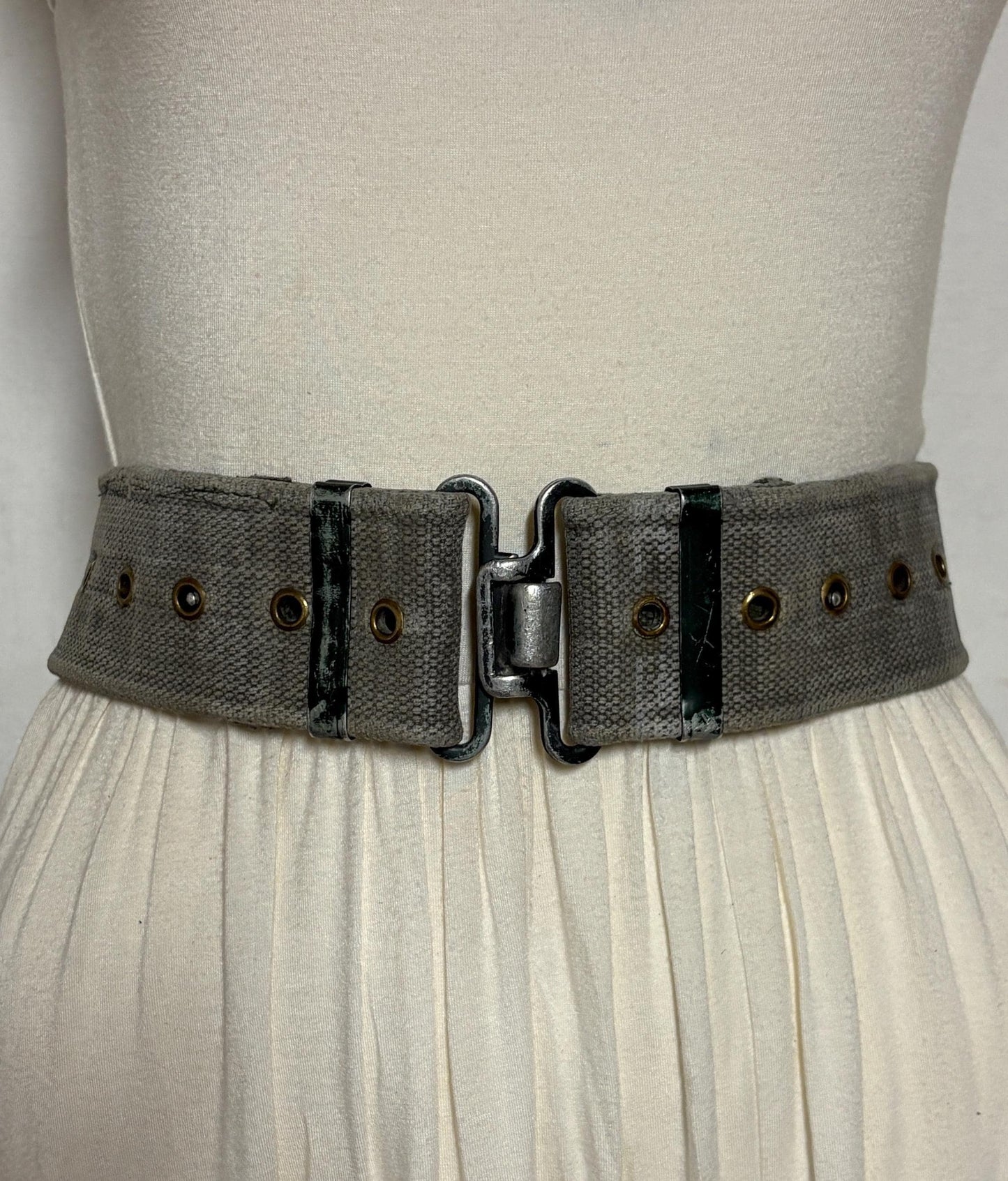 80s vintage real army webbing belt. Thick woven canvas in khaki green. Distressed look. Metal hardware. Fully adjustable. Tactical webbing