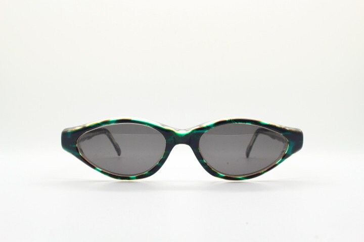 Francois Pinton Paris 90s vintage cat eye sunglasses made in France. Exaggerated  cateye in green and brown acetate with waved arms. NOS