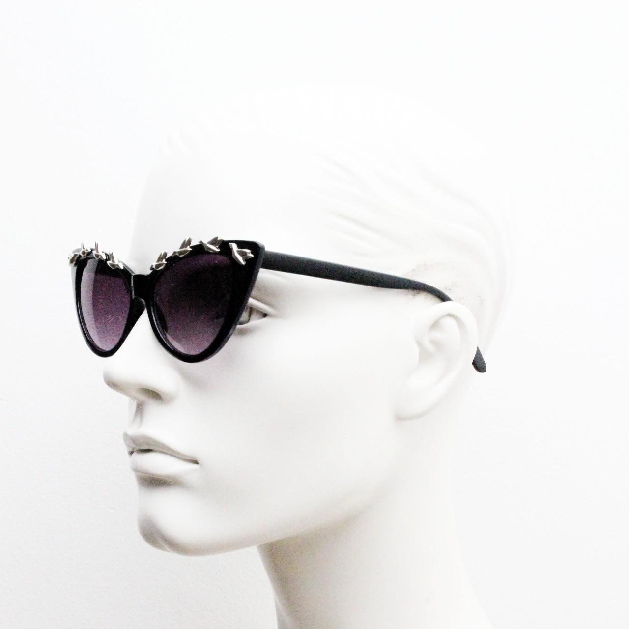 Vintage Y2K cat eye sunglasses. 2000s womens black gloss cateye with charming abstract metal flying birds brow. 50s style rockabilly. NOS