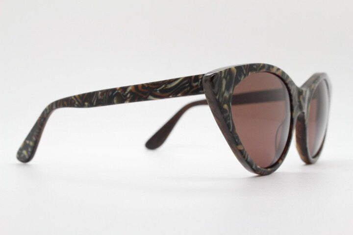 Opening Ceremony pointed cateye sunglasses. Womens classical cat eye marbled brown frame. Vintage. NOS. Y2K