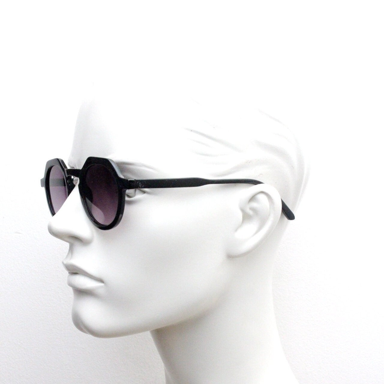Vintage round flat top sunglasses. 30s, 40s design in black gloss frame with graduating lenses. Unused NOS