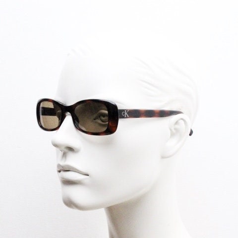Calvin Klein 90s vintage thick framed rectangular sunglasses. Womens dark tortoise gloss low profile design.