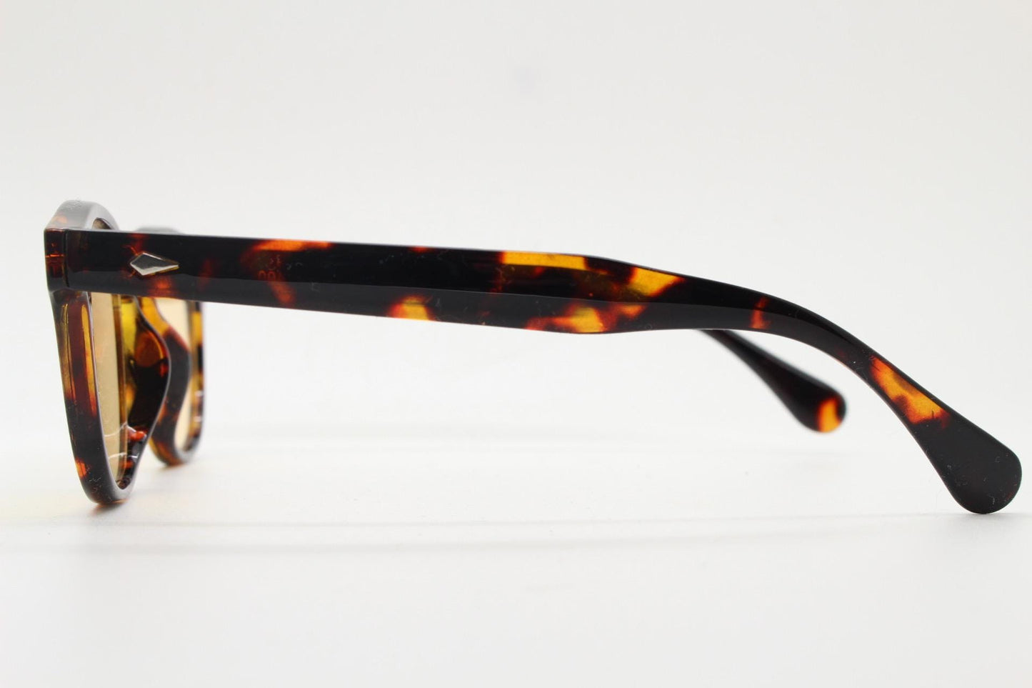 Vintage modified wayfarer design glasses. Dark tortoise gloss 40s, 50s shape frame with keyhole bridge and extra light tone lenses. BNWT