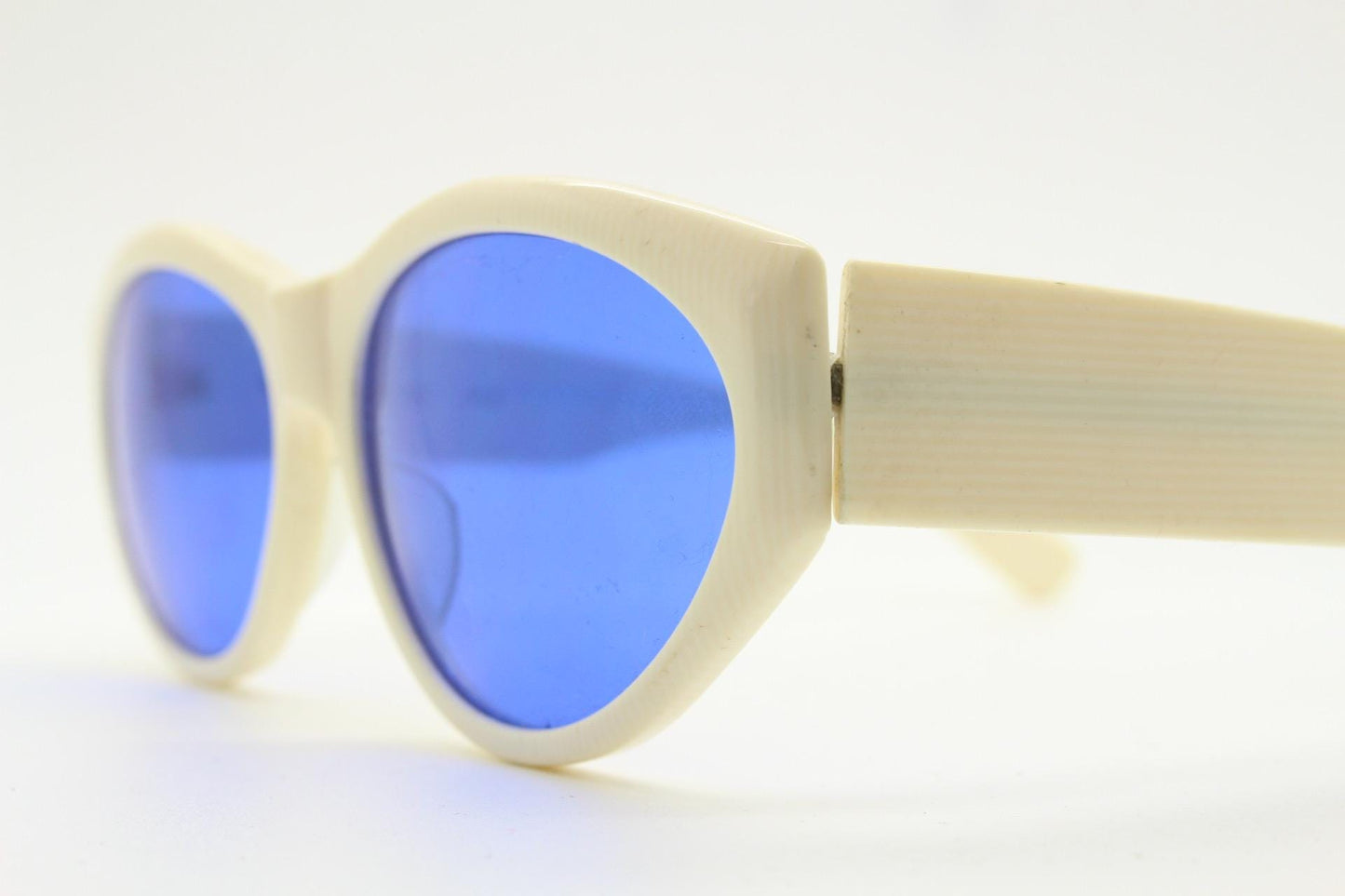 Benson and Ashley vintage 80s cat eye sunglasses hand made in England. 50s design white acetate cateye frame with cobalt blue lenses. NOS