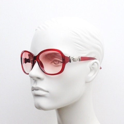 Y2k vintage big bug eye sunglasses. Womens transparent red oversized frame with fabulous pink graduating lenses and metal arm crest. 2000s