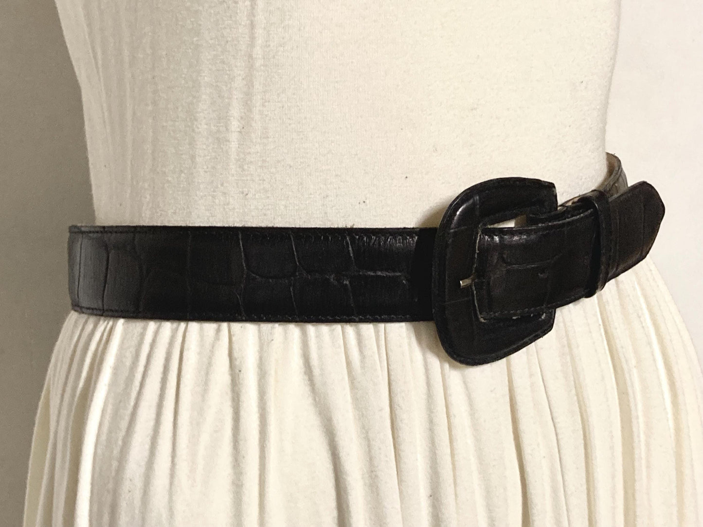 80s vintage womens superior quality belt with covered buckle in black. Embossed all genuine leather made to look like crocodile