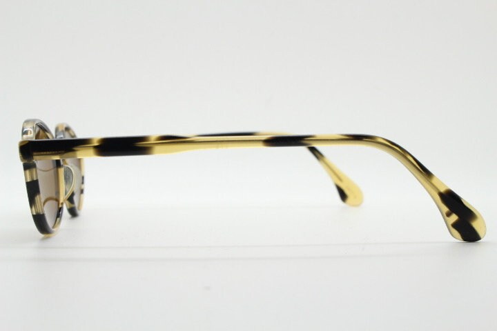 Robert La Roche 90s vintage oval sunglasses. Vibrant honey and mottled brown acetate undersized frame with plain brown lenses. NOS