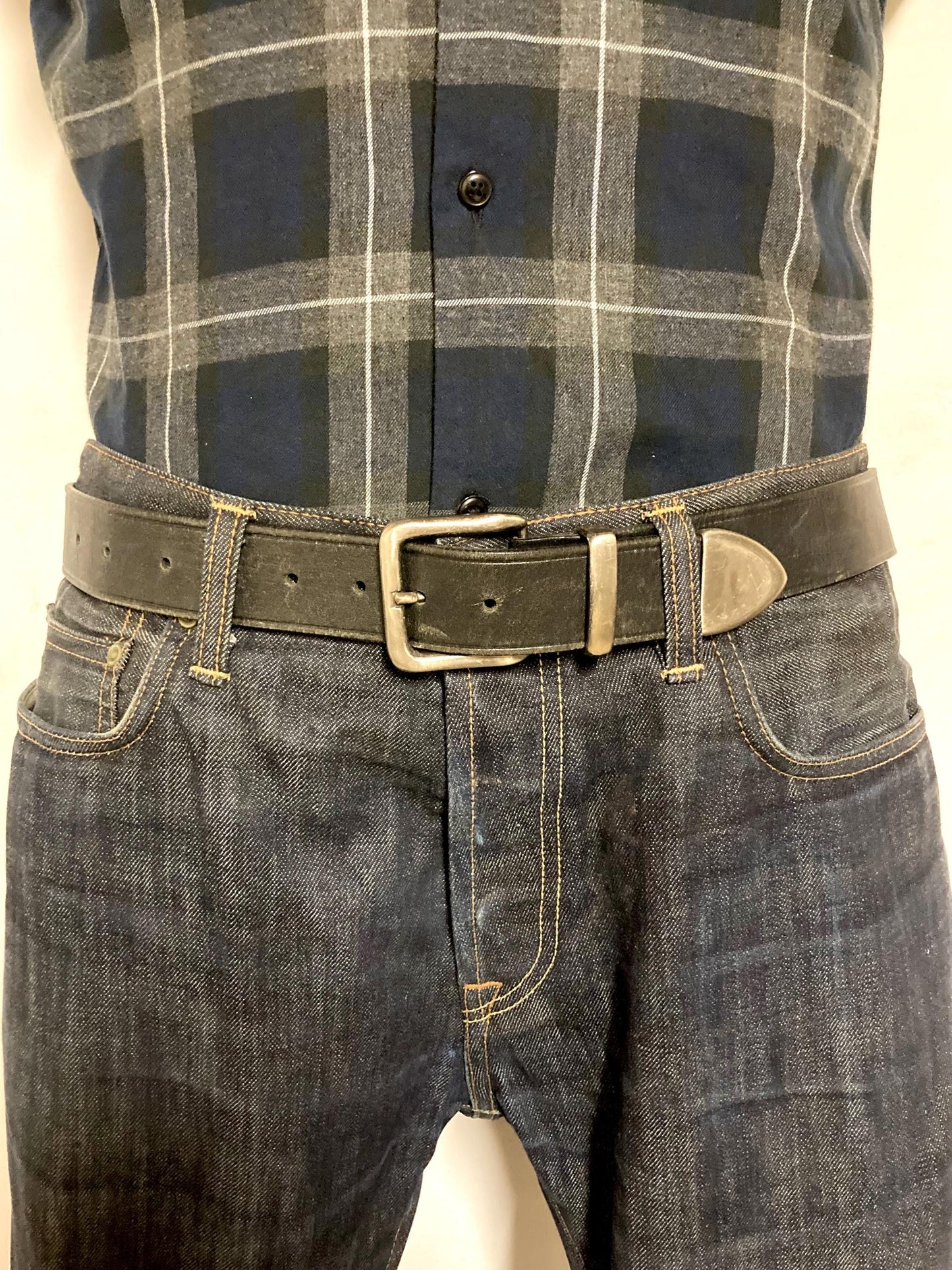 80s vintage plain black heavy duty genuine leather belt. Thick cowhide with substantial silver metal buckle. For trousers and jeans. Mens