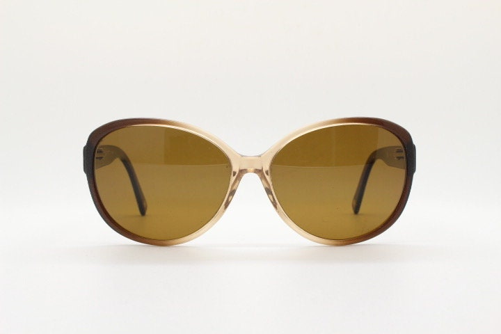 Nine West Y2K round vintage sunglasses. Brown to beige transparent ombre fade acetate frame. Womens 2000s bug eye