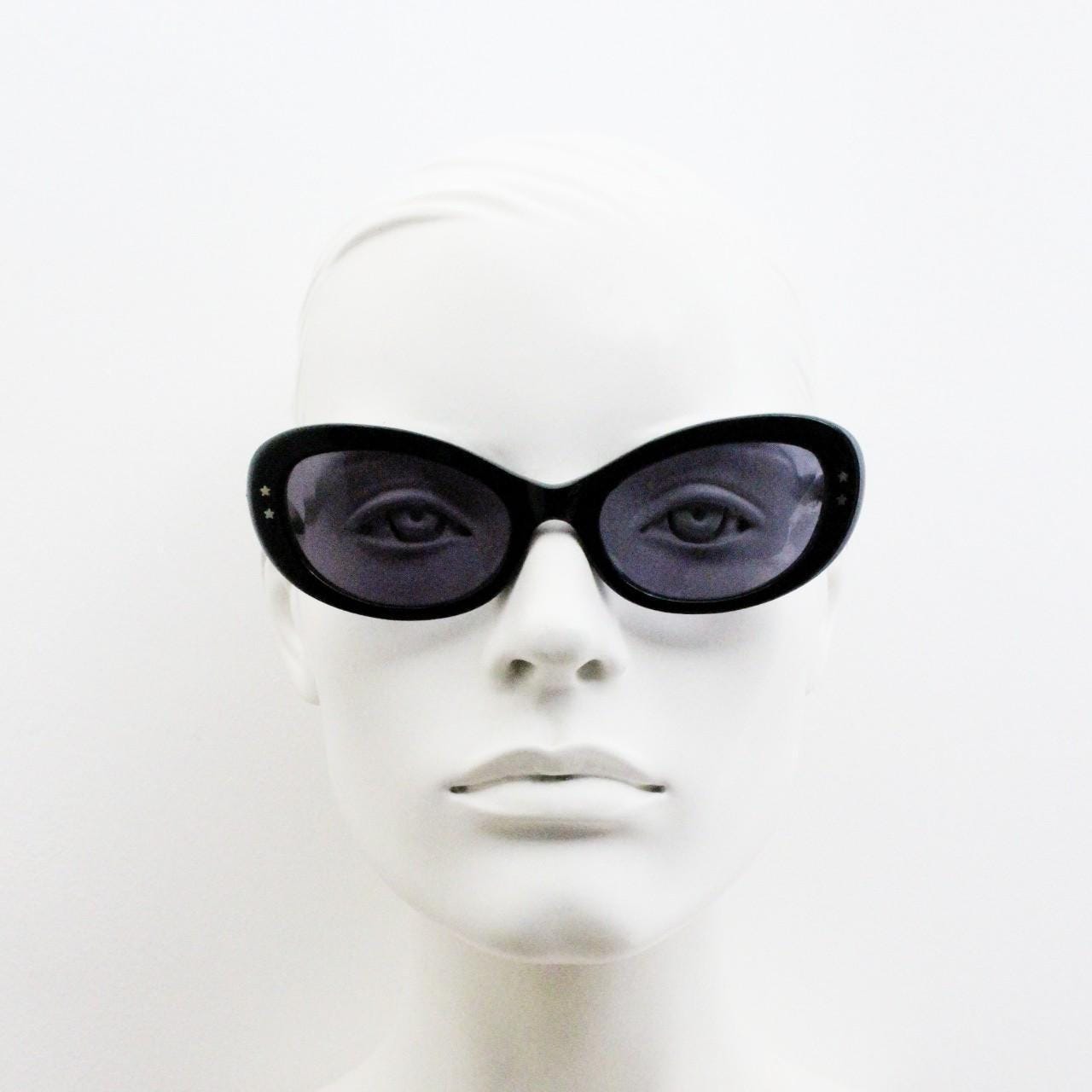Cutler and Gross London vintage oval cateye sunglasses. Womens chunky plain black gloss hand made acetate cat eye. NOS Y2K vintage