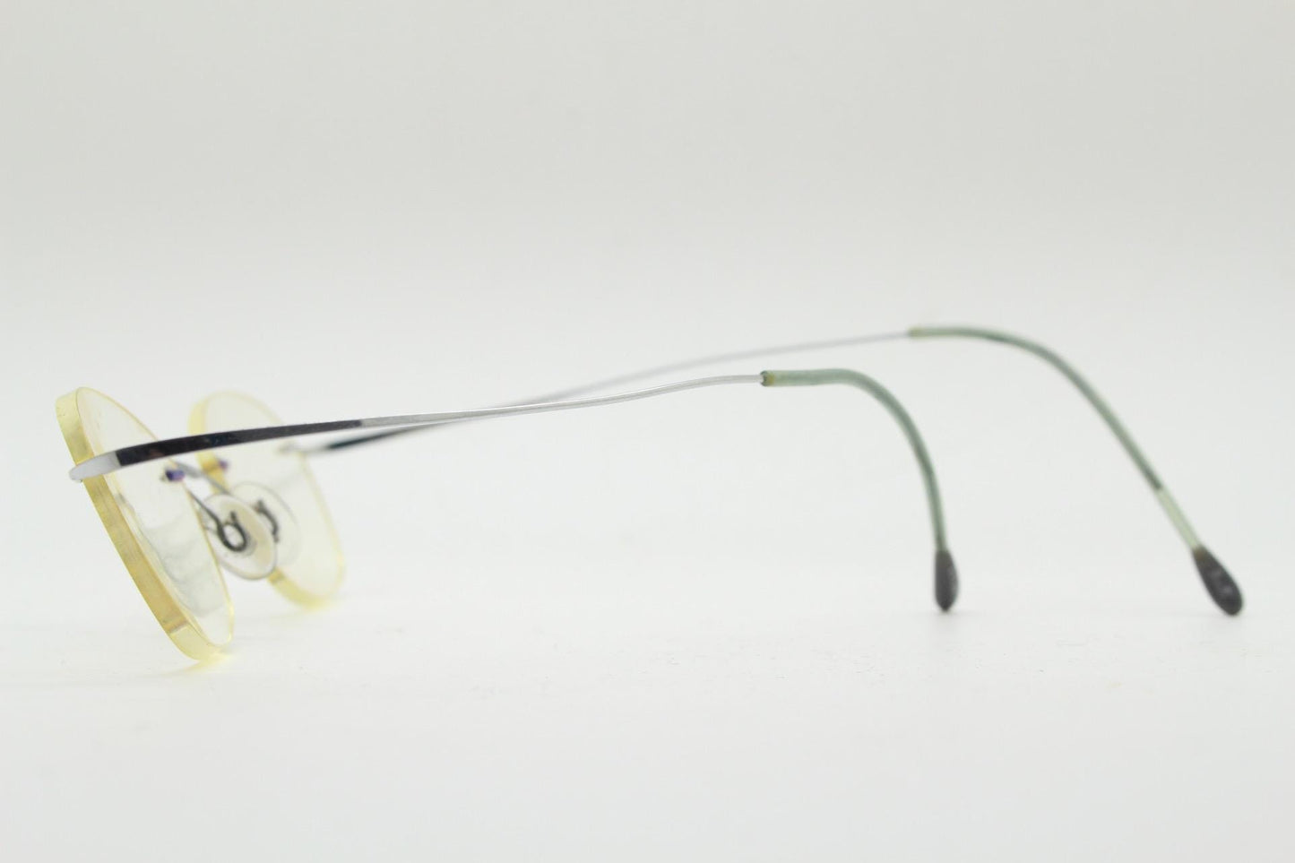 Silhouette frameless oval eye glasses. Extremely minimal lightweight titanium optical frame with springy hingeless arms. 2000s Vintage