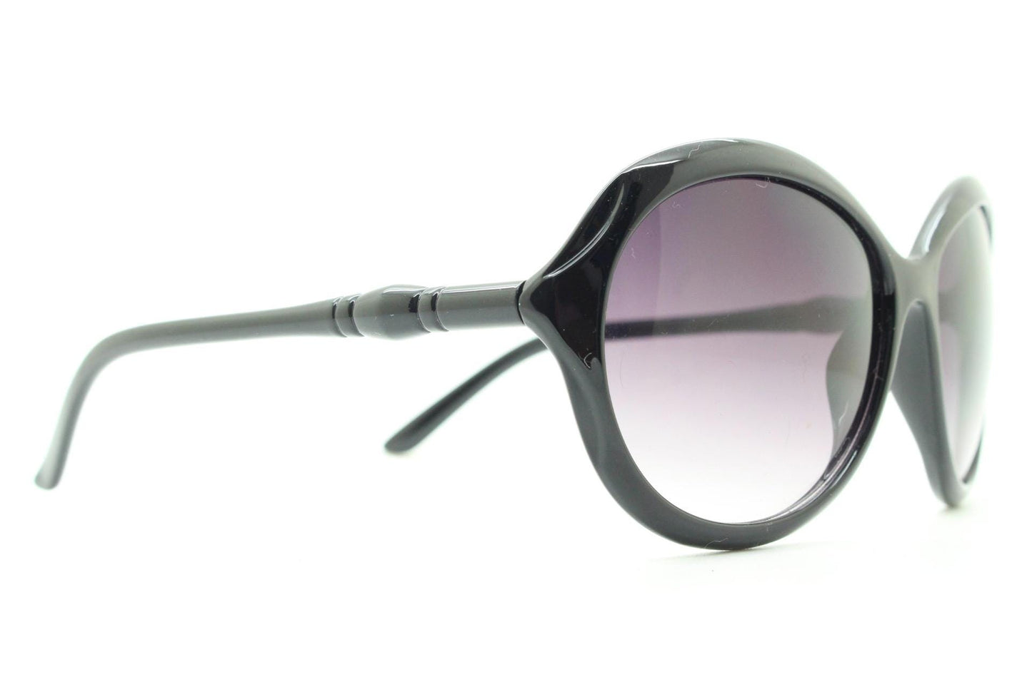 Y2K vintage big round sunglasses. Women's classical 60s design in plain black gloss with graduating lenses. Oversized 2000s. 00s NOS