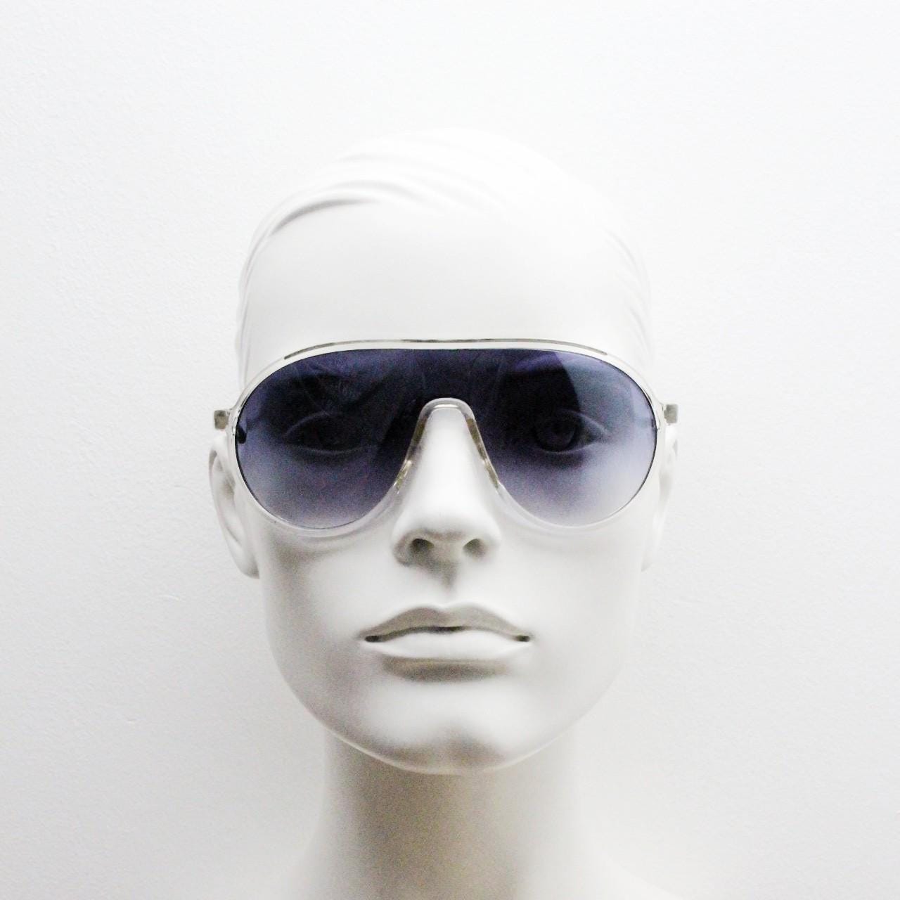Y2K vintage visor aviator sunglasses. 2000's transparent and black frame with graduating mono lens mini mask shield design. BNWT. 00's NOS