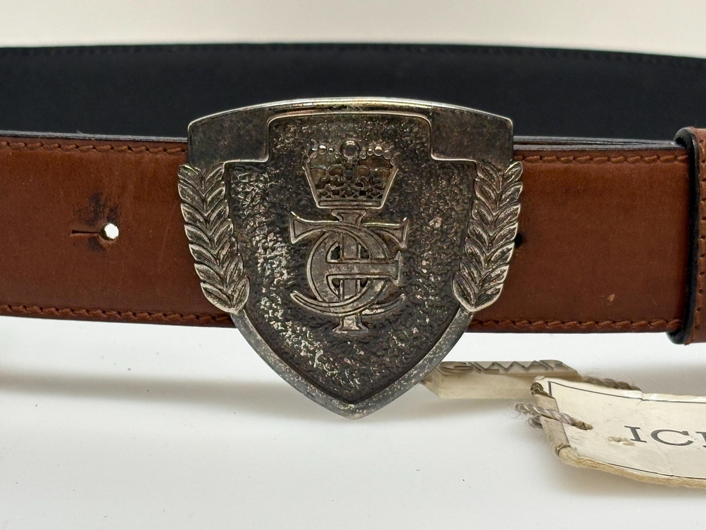 Iceberg 90s vintage belt in matt brown genuine leather with heraldic shield style buckle. For dress or jeans. Made in Italy. BNWT. NOS