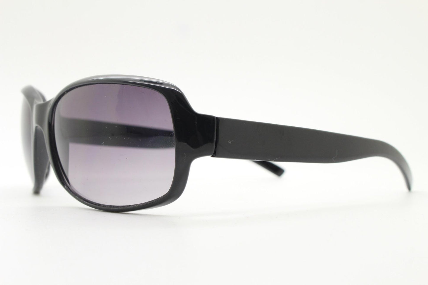 Y2K vintage curved wraparound sunglasses. Aerodynamic plain black gloss curved wrap frame. Minimal shield design. NOS