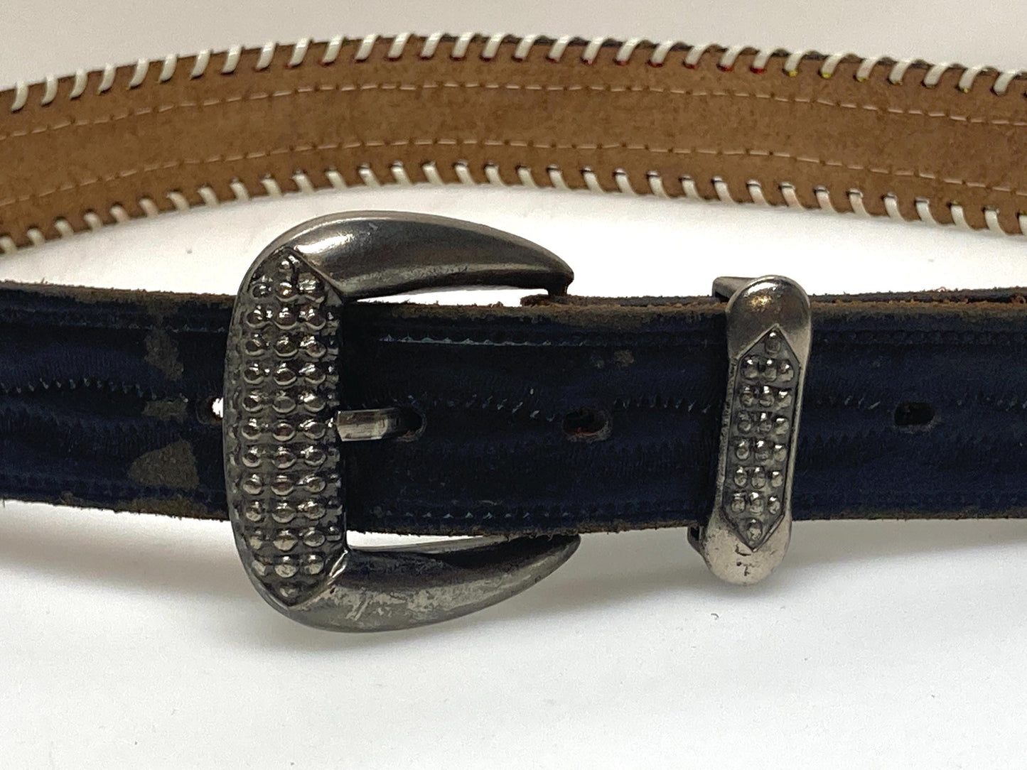 80s vintage thick Leather Native American Indian style belt. Full beaded applique, looped tape edge, embossed pattern and textured buckle