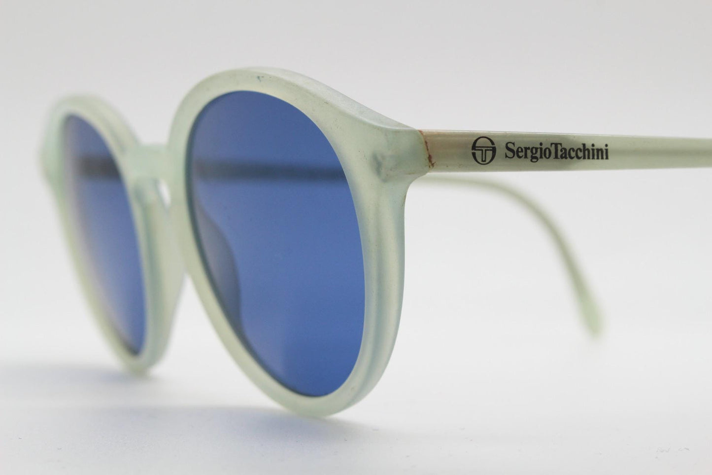 Sergio Tacchini 80s vintage round horn rim sunglasses made in Italy. Transparent pale blue frosted acetate frame with navy lenses. NOS