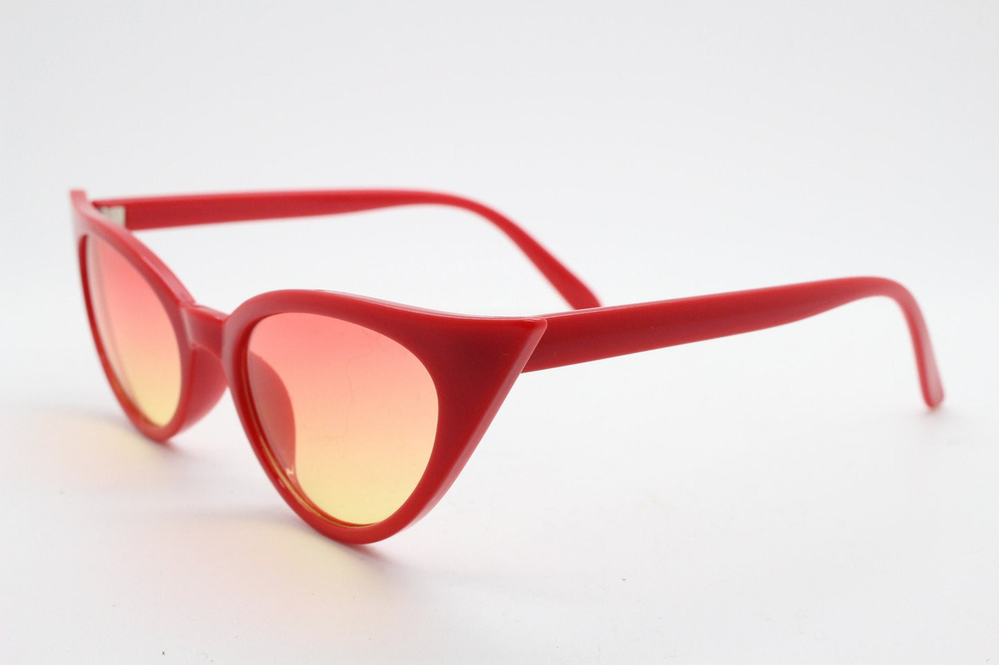 Y2K vintage pointed cat eye sunglasses. Red slender frame with graduating lenses. Womens 50s style rockabilly, pin up shades