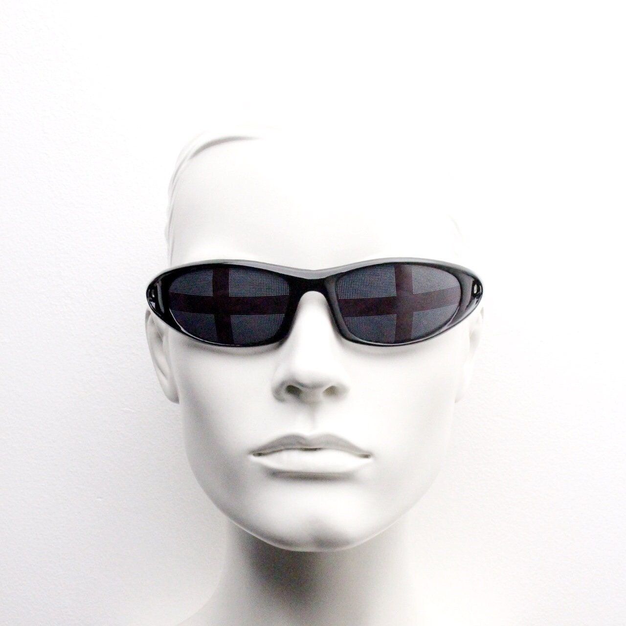 90s vintage England flag shield sunglasses. Wrap around black visor frame with white and red target print. Unused NOS. Brit pop. Cosplay