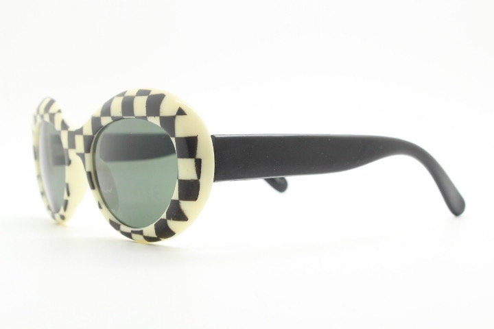 80s vintage round check monochrome sunglasses. 60s op art mod style frame with green lenses. Clout goggles. Oval bug eye NOS. Kurt Cobain
