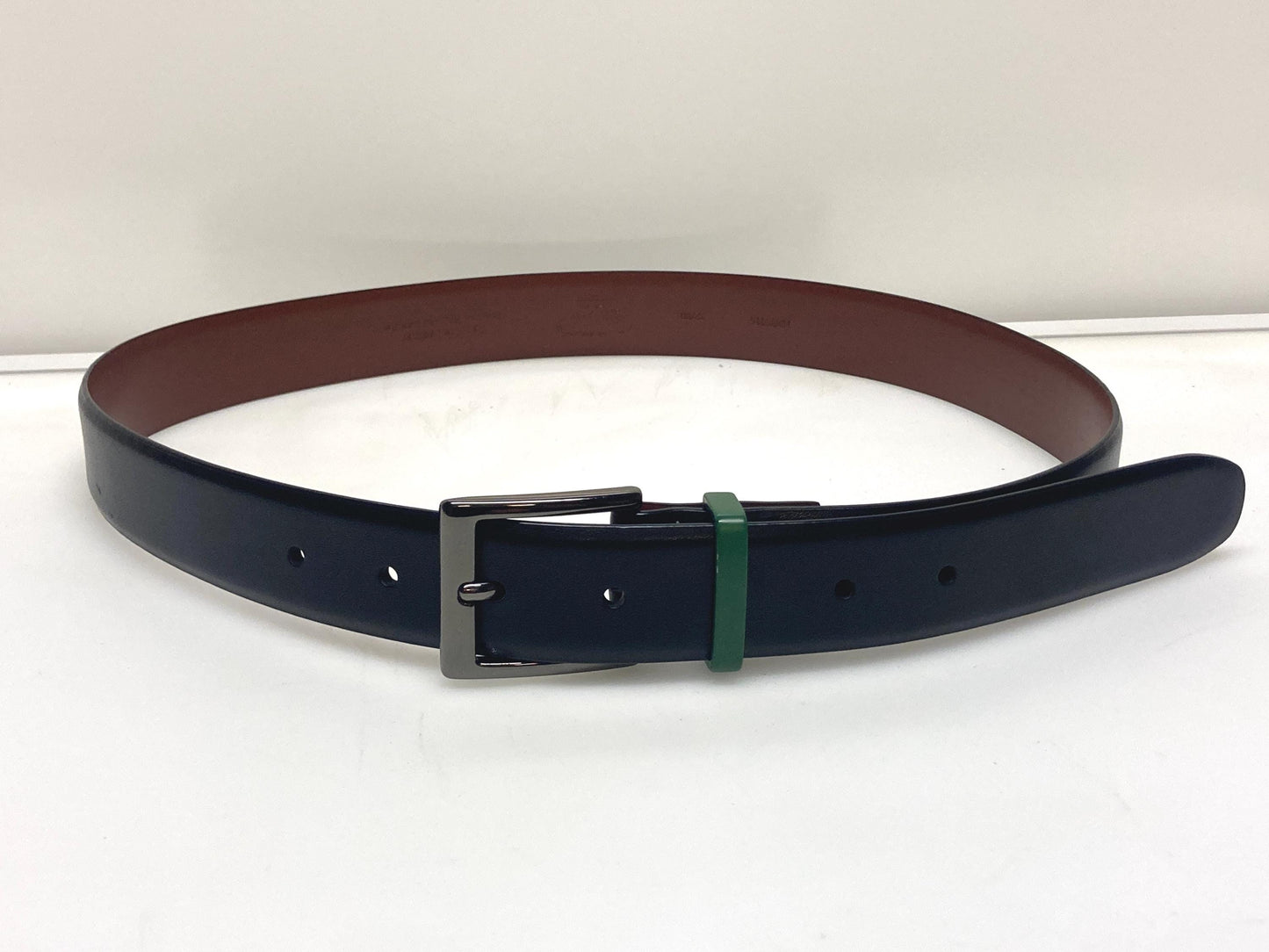 Original Penguin black genuine all leather smart trouser belt. Seamless bonded bevelled edge design. Original Munsingwear. Mens vintage NOS