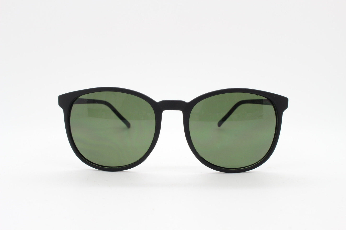 90s vintage round sunglasses. Slim frame in a rubber finish with dark green lenses. BNWT