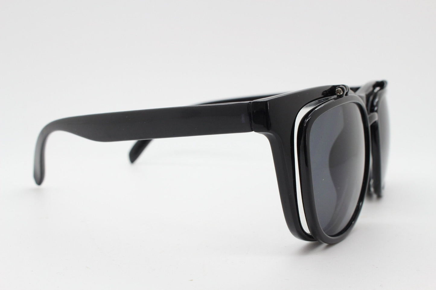 Vintage 90s wayfarer design flipper sunglasses. All time classic 50s, 60s design in plain black with double flipper visor. BNWT unusual